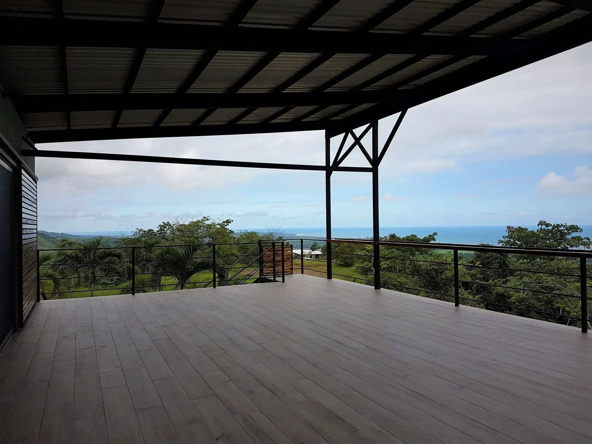 Inspirebox_The-Gorgeous-Forest-and-Ocean-View-Container-Home-from-Costa-Rica-13